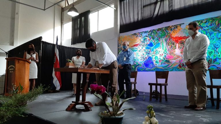 Presidente firma ley que convierte en cantón a Monteverde: transición finalizará en municipales de 2024