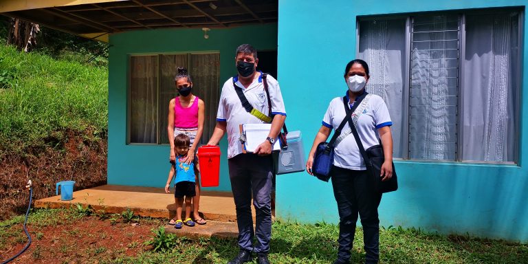 Caja toca puerta casa por casa para vacunar a sancarleños contra la COVID-19