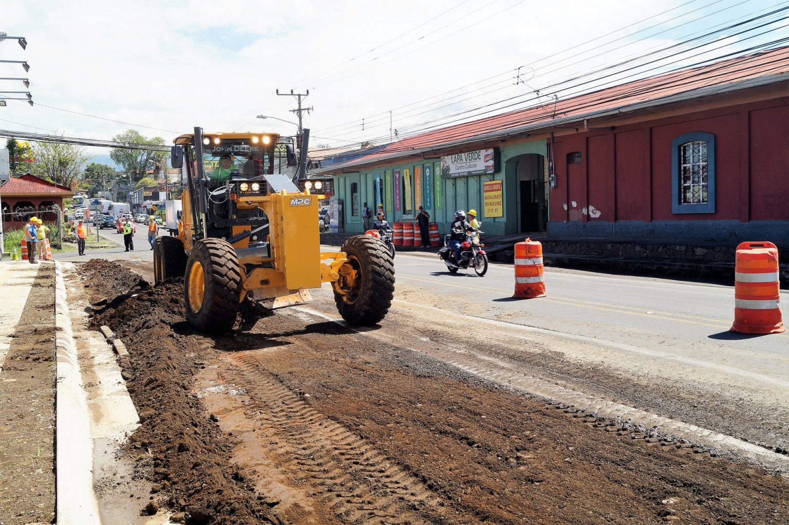 Imagen principal del artículo: Municipalidades reclaman al Ejecutivo recorte de ₡29.244 millones que afectaría la infraestructura vial cantonal