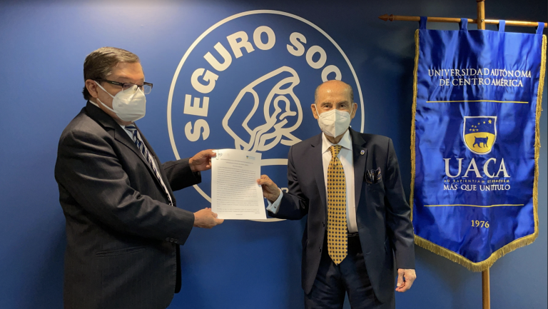 CCSS y la UACA firman convenio para que universidad privada forme especialistas médicos