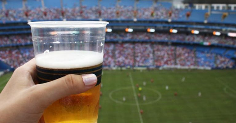 Patrocinio de bebidas alcohólicas en el deporte debe esperar: proyecto de ley será votado nuevamente en primer debate