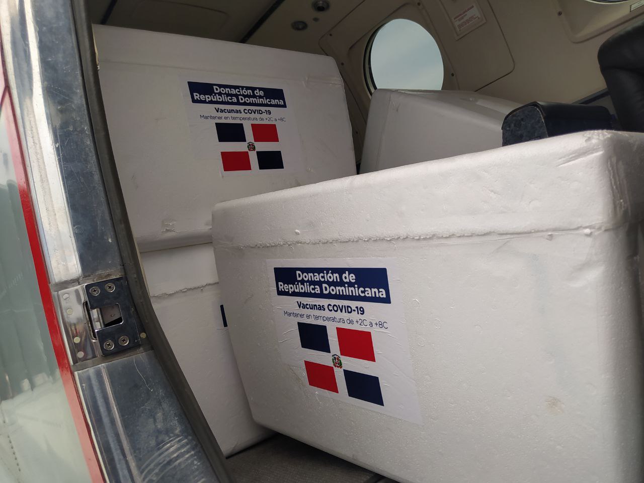 Imagen principal del artículo: Llega al país donación de 56 800 vacunas del gobierno de República Dominicana
