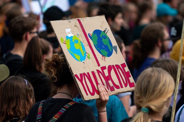 ONU advierte que los compromisos climáticos actuales son insuficientes para evitar un "desastre climático"