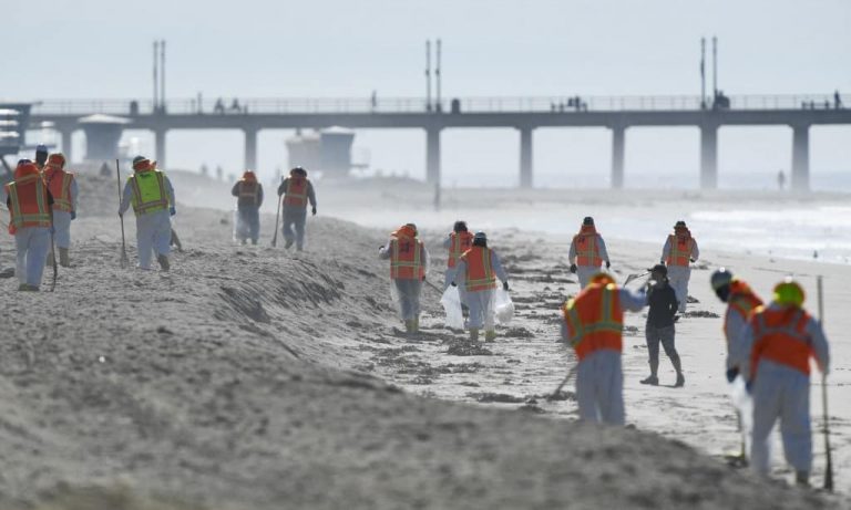 Declaran estado de emergencia en California tras vertido de medio millón de litros de crudo
