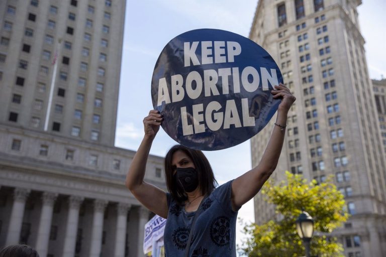 Departamento de Justicia de EE.UU. pedirá se bloquee la polémica ley del aborto de Texas