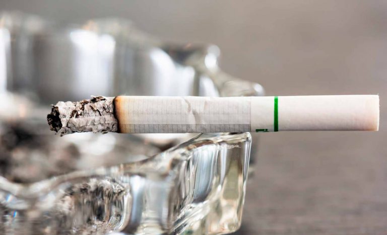 Expertos piden a la OMS modernizar su enfoque de la política del tabaco