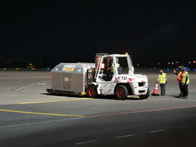 Llegaron 107.640 dosis de vacuna de Pfizer; empresa ya entregó 8 de cada 10 dosis contratadas