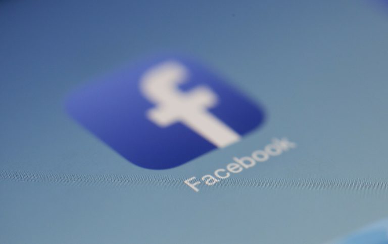 Senado de EE. UU. advierte acciones contra Facebook
