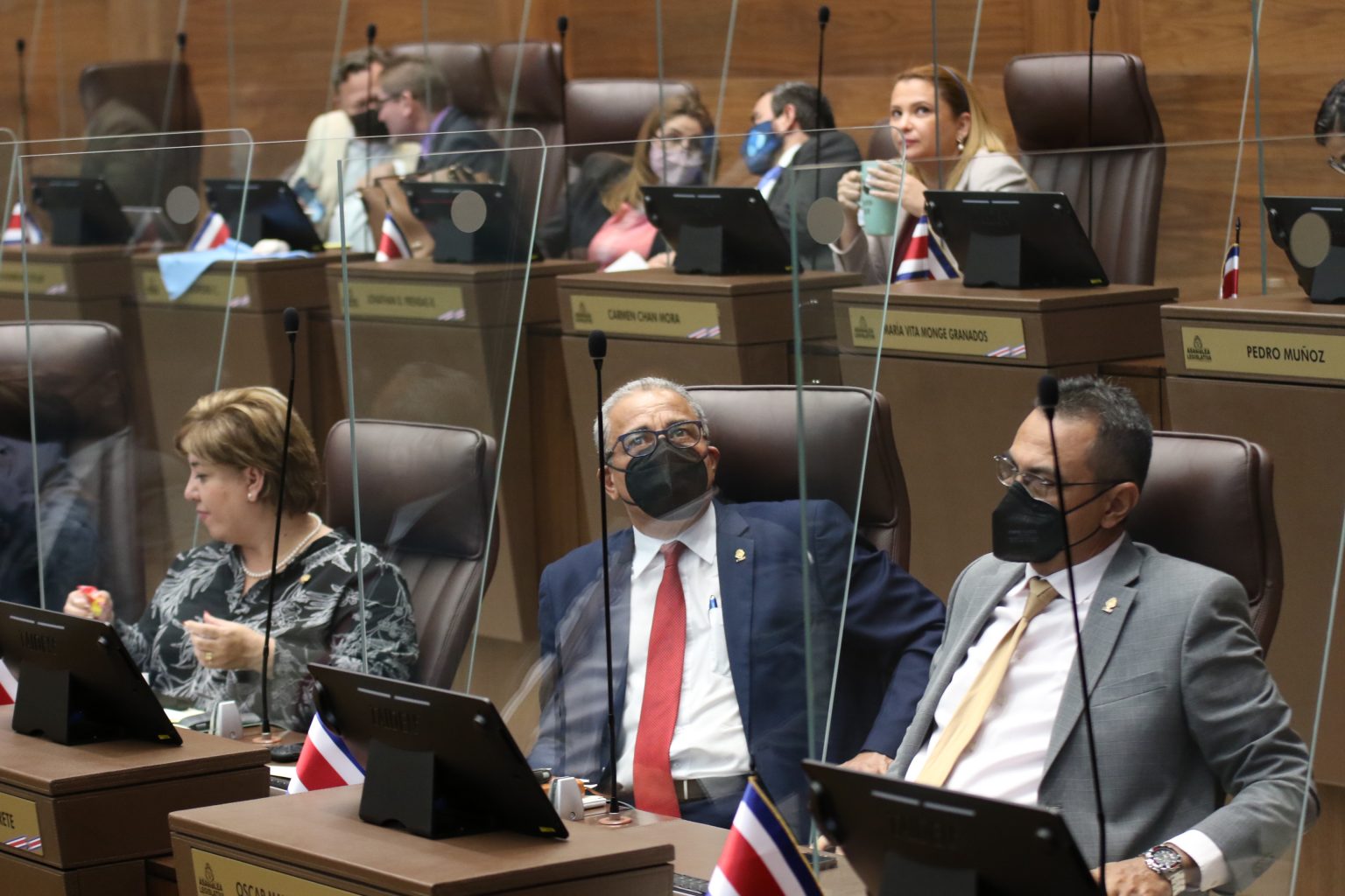 Imagen principal del artículo: PUSC y Restauración mandan al archivo proyecto para transparentar patrimonios de altos mandos del sector público