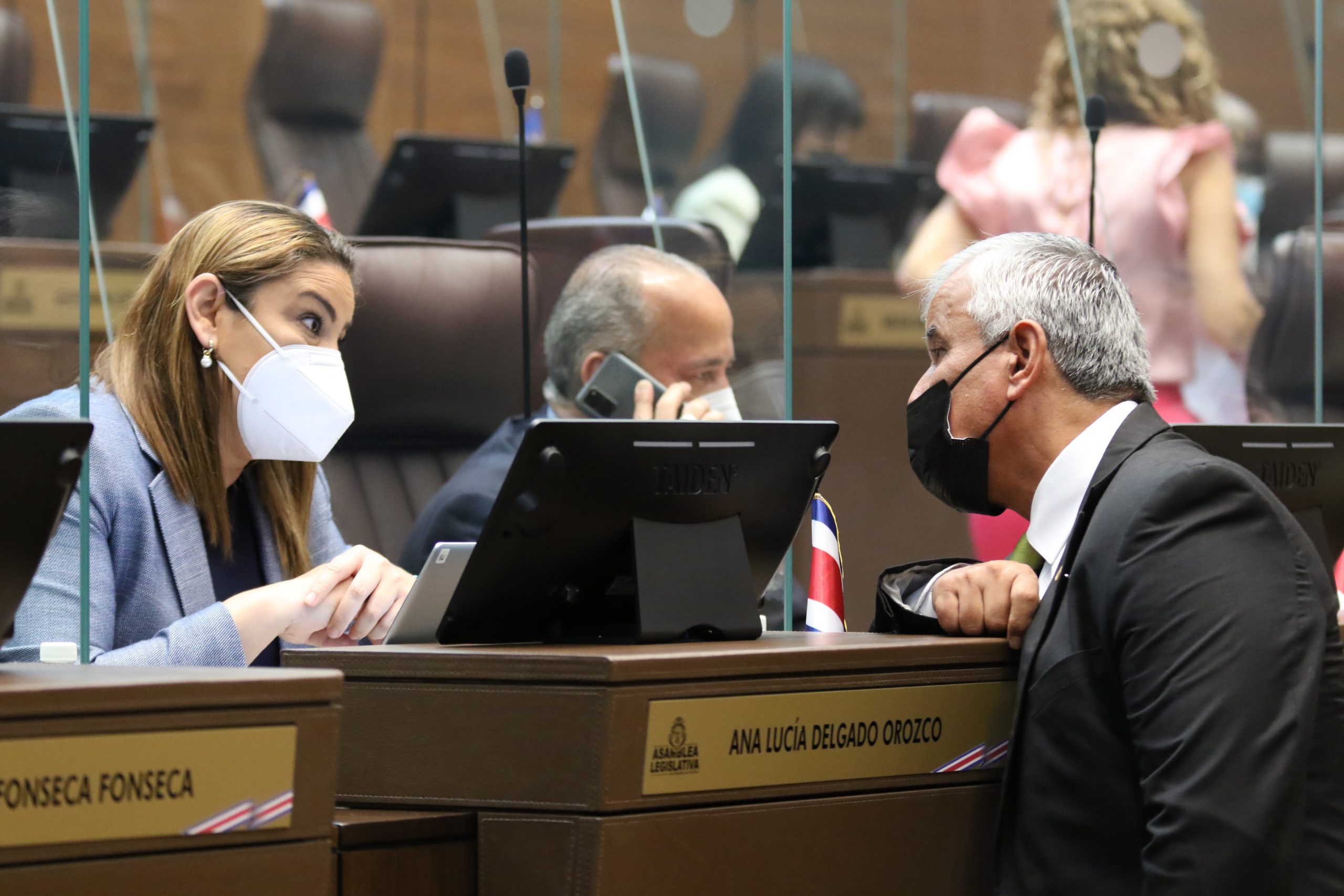 Imagen principal del artículo: Diputados rechazan primer intento de modificar presupuesto 2022 en Plenario