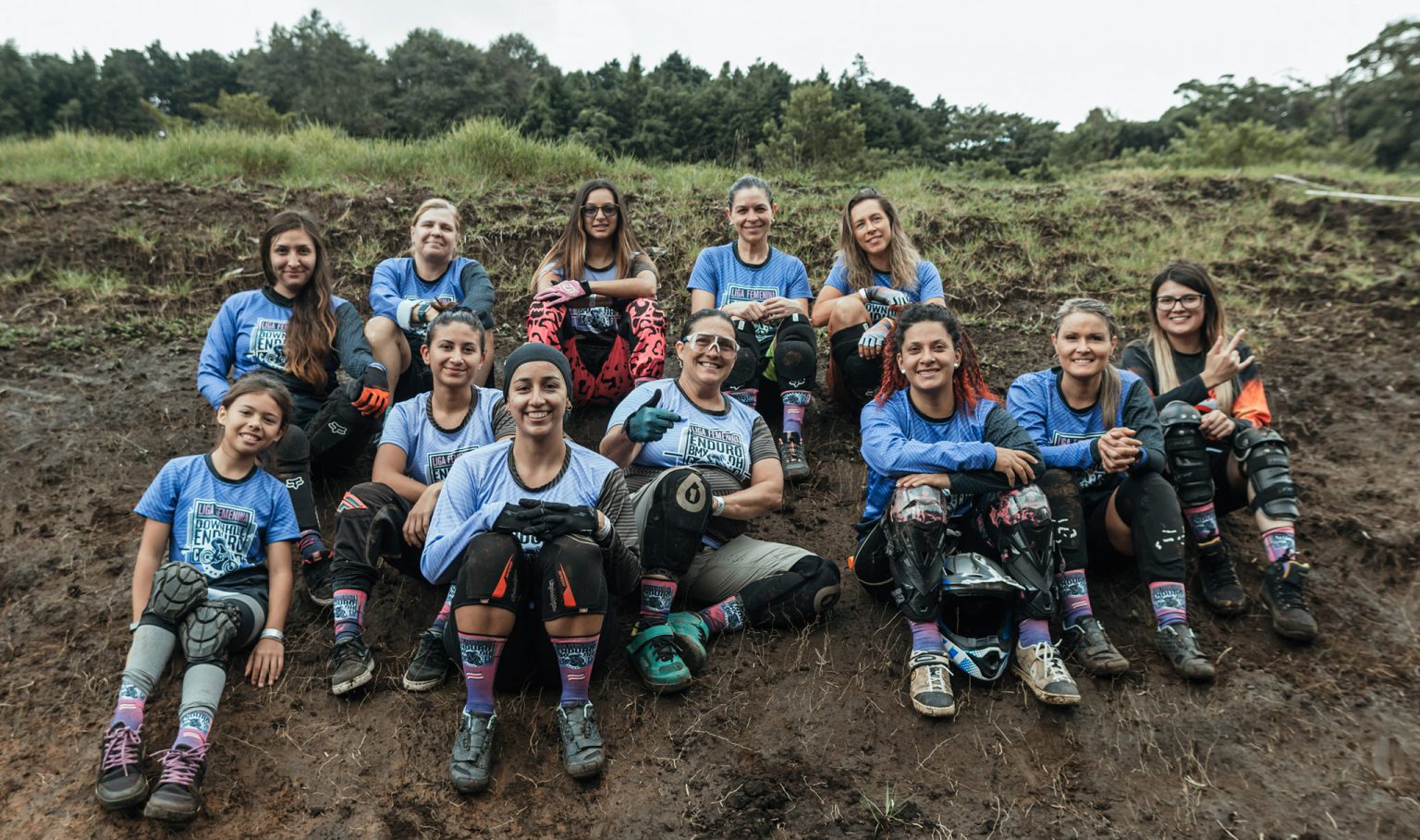 Imagen principal del artículo: Ciclistas extremas están trabajando para consolidar el downhill, enduro y BMX femenino en Costa Rica