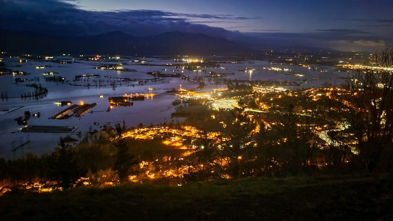 Columbia Británica bajo el agua, Canadá despliega la Fuerza Aérea tras desastre por lluvias torrenciales
