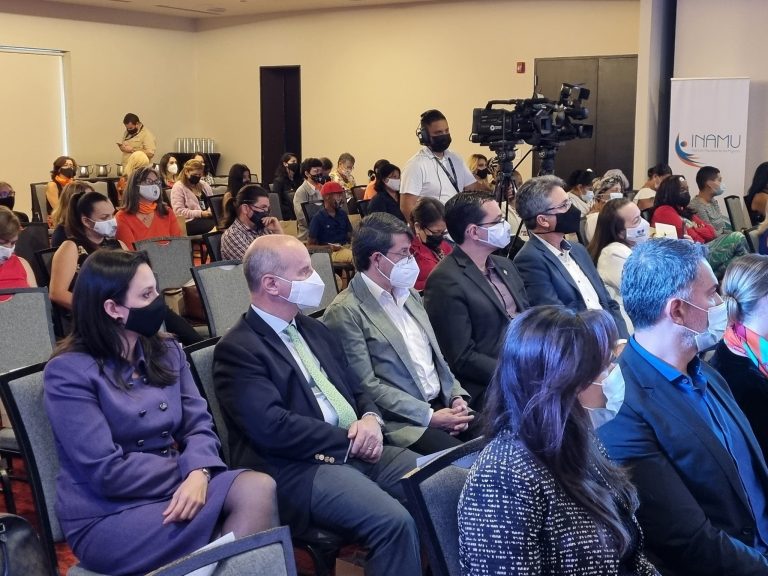 Solo 6 aspirantes a la Presidencia firmaron compromiso con los derechos humanos de las mujeres