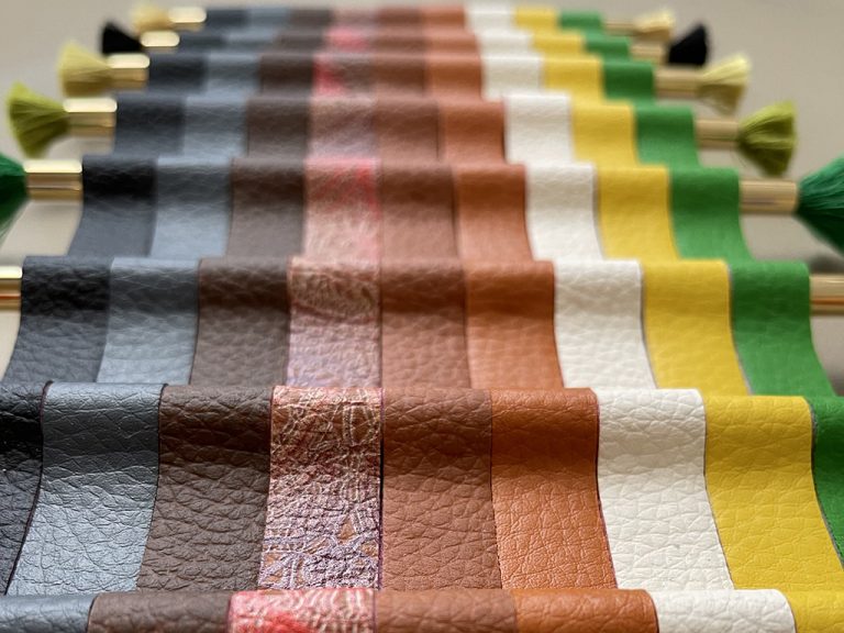 Compañía presenta sandalias hechas con cuero vegano costarricense en Festival de Moda en Los Ángeles