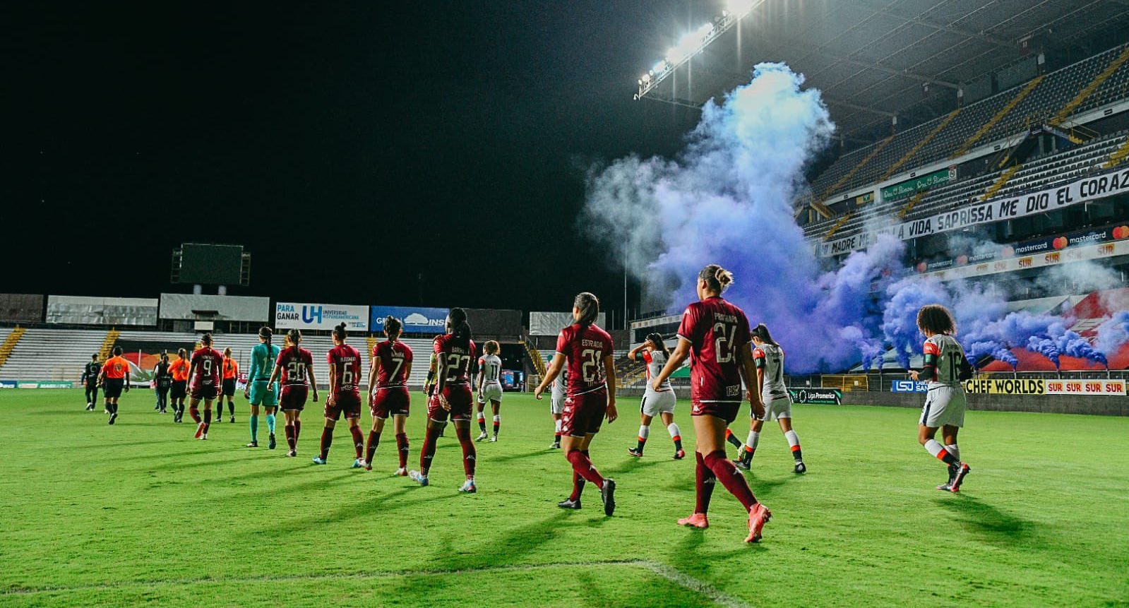 Imagen principal del artículo: Oficial: final del fútbol femenino será el sábado 13 de noviembre a las 7 de la noche