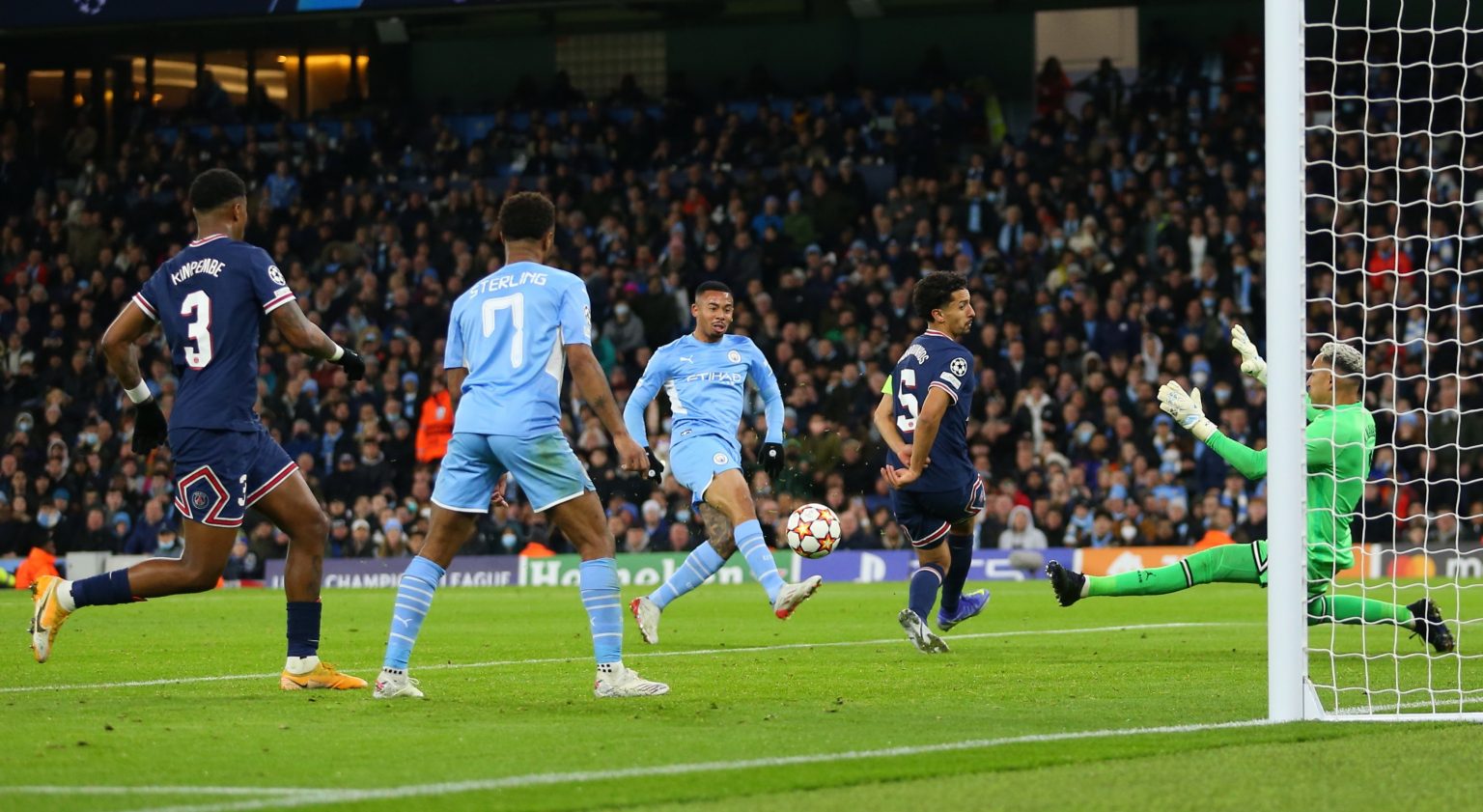 Imagen principal del artículo: Pese a la gran actuación de Keylor Navas, el Manchester City remontó con autoridad ante el PSG