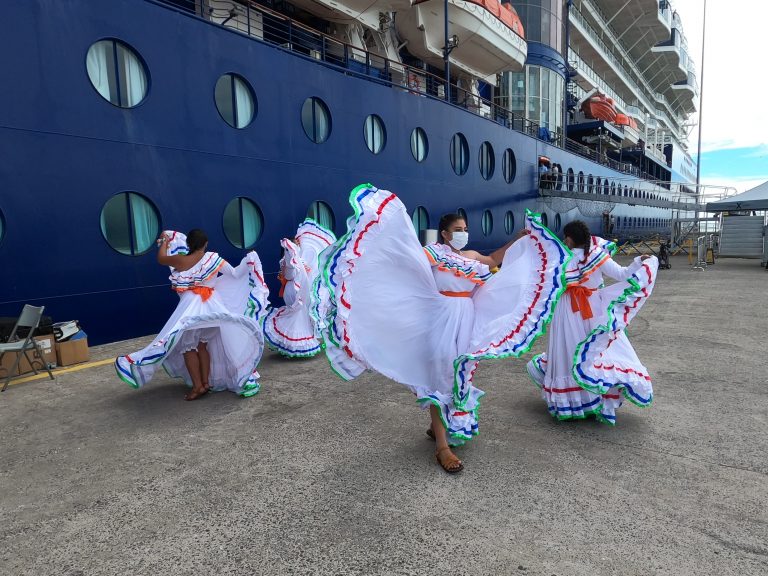 Muelle de Puntarenas volvió a recibir turistas tras la reanudación de temporada de cruceros
