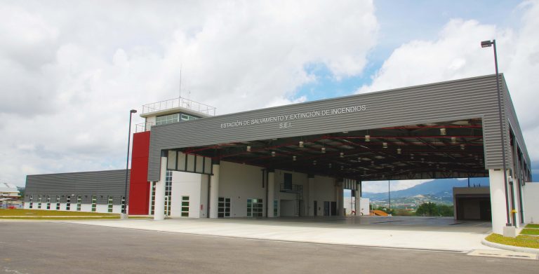 Aeropuerto Internacional Juan Santamaría estrena nueva estación de bomberos