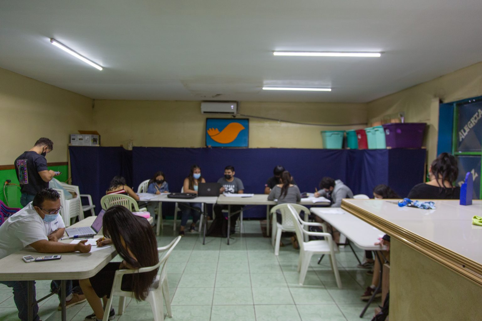 Imagen principal del artículo: Programa “Puente Educativo” busca disminuir la brecha digital en estudiantes en condición de vulnerabilidad