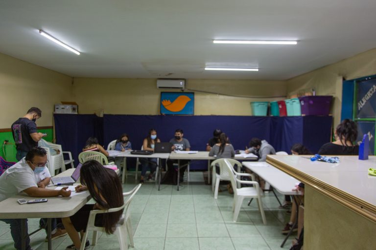 Programa “Puente Educativo” busca disminuir la brecha digital en estudiantes en condición de vulnerabilidad