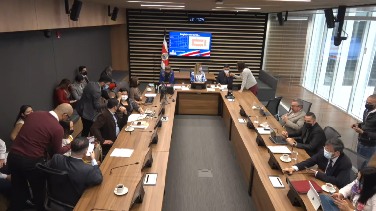 Fracasa en comisión proyecto de la agenda con el FMI; Gobierno anuncia que lo presentará de nuevo