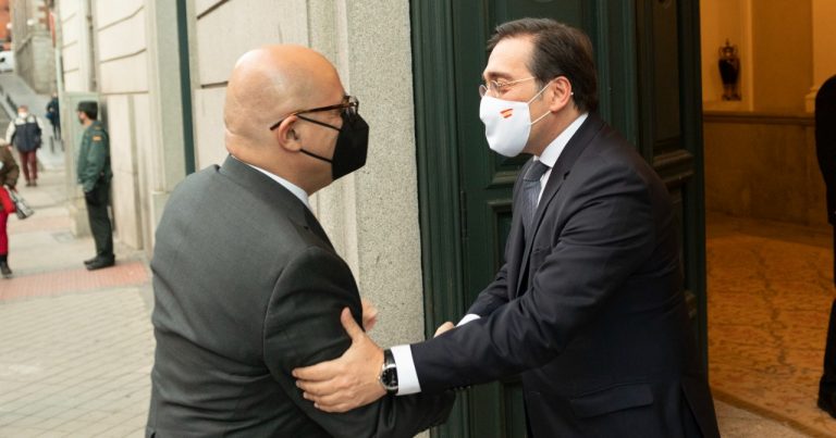 Gobierno confirma negociaciones con España para adquirir 500 mil vacunas de Pfizer