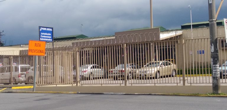 Tribunal anula decreto que eliminaba tarifas mínimas de servicios profesionales de abogacía y notariado