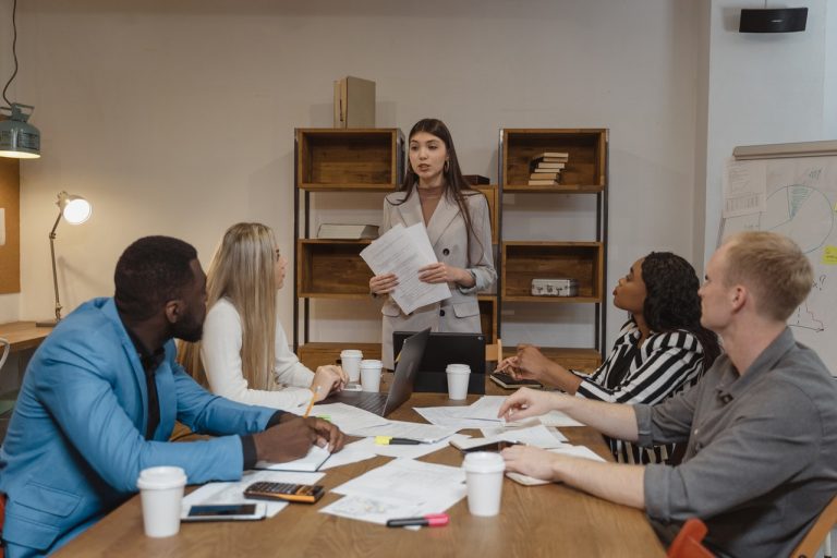 La trascendencia del liderazgo de la mujer en las organizaciones a lo largo de las décadas