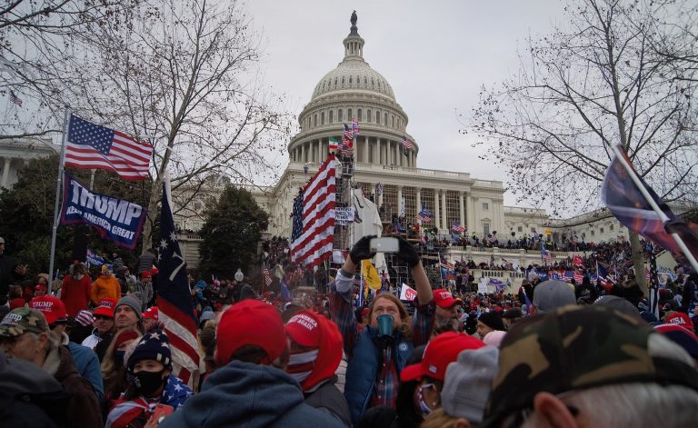 Trump pedirá a la Corte Suprema bloquear registros de sus movimientos el día del asalto al Capitolio 