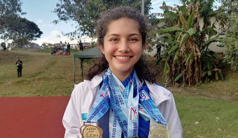 Promesa del atletismo batió récord nacional absoluto en la prueba de salto con pértiga