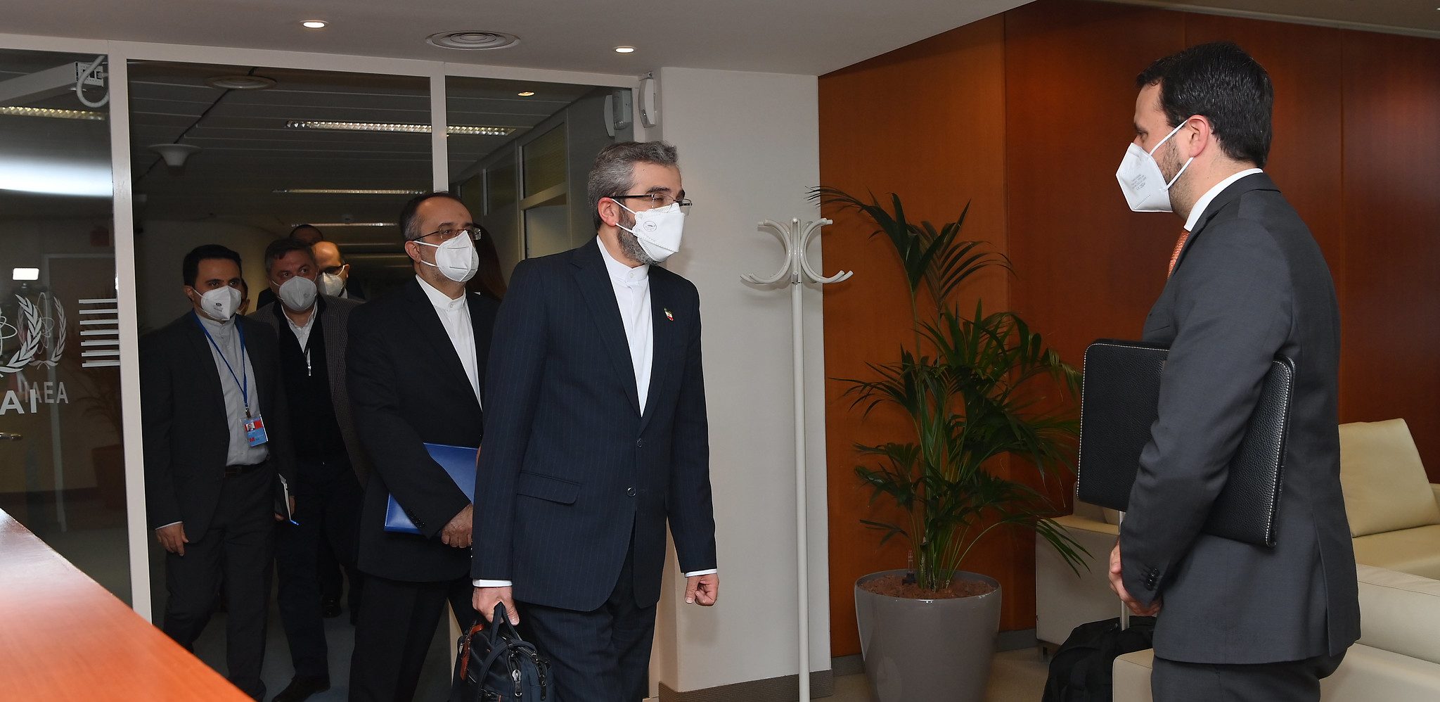 Imagen principal del artículo: Irán ofrece oficialmente volver al tratado nuclear si EE.UU. levante todas las sanciones