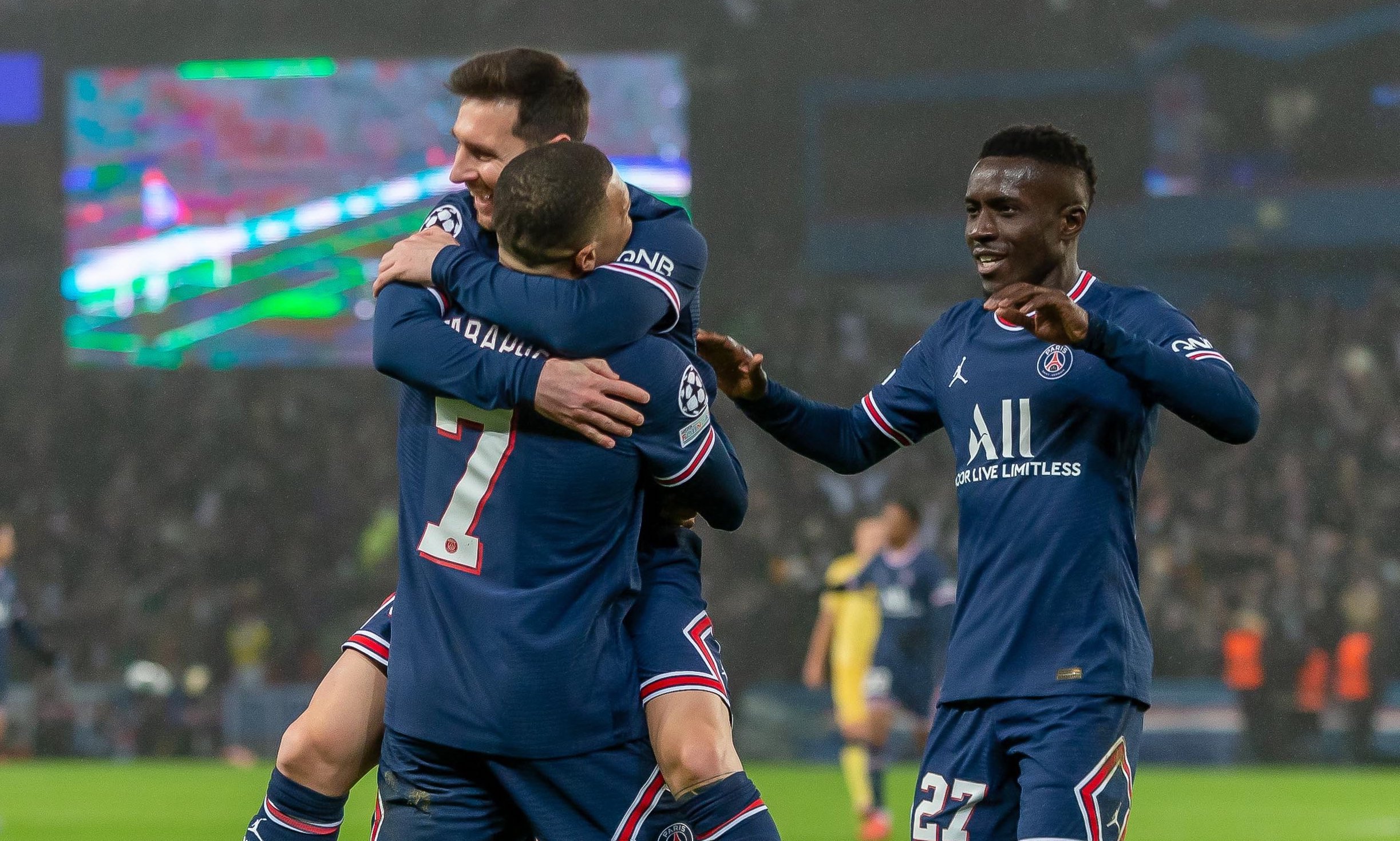 Imagen principal del artículo: El PSG golea con dobletes de Messi y Mbappé, mientras el AC Milan se despide de Europa