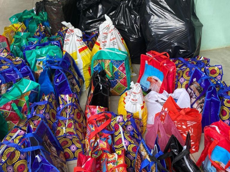Iglesia Nuestra Señora de la Soledad lleva regalos navideños a más de mil familias en todo el país