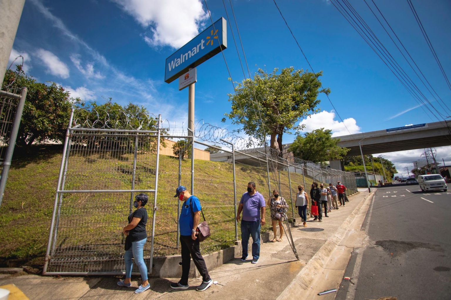 Imagen principal del artículo: Walmart Tibás habilita vacunatorio contra la COVID-19 para personas mayores de 10 años