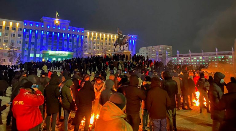 Protestas en Kazajistán desatan crisis política en menos de una semana