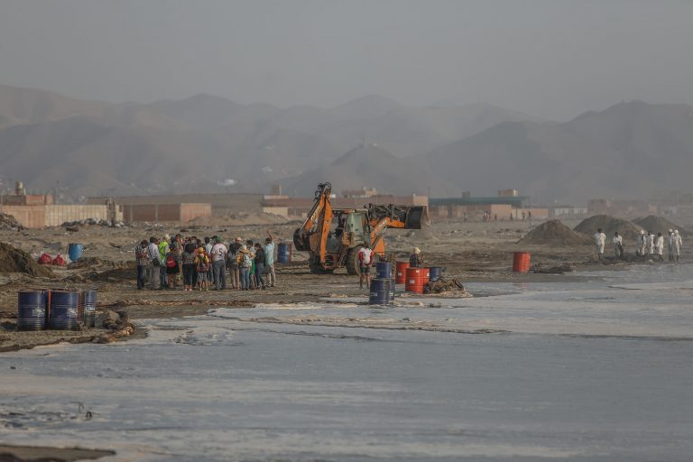 Perú: Gobierno exige compensación a Repsol tras derramar 6 mil barriles de petróleo
