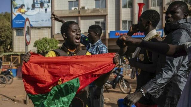 Ejército de Burkina Faso culmina el golpe de Estado con la destitución del presidente Kaboré