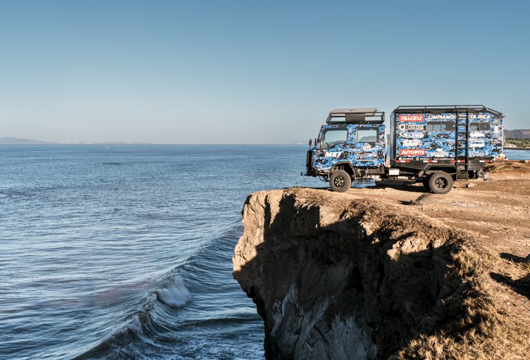 Organización Ambiental estrena camión para limpieza de costas y playas de Centroamérica