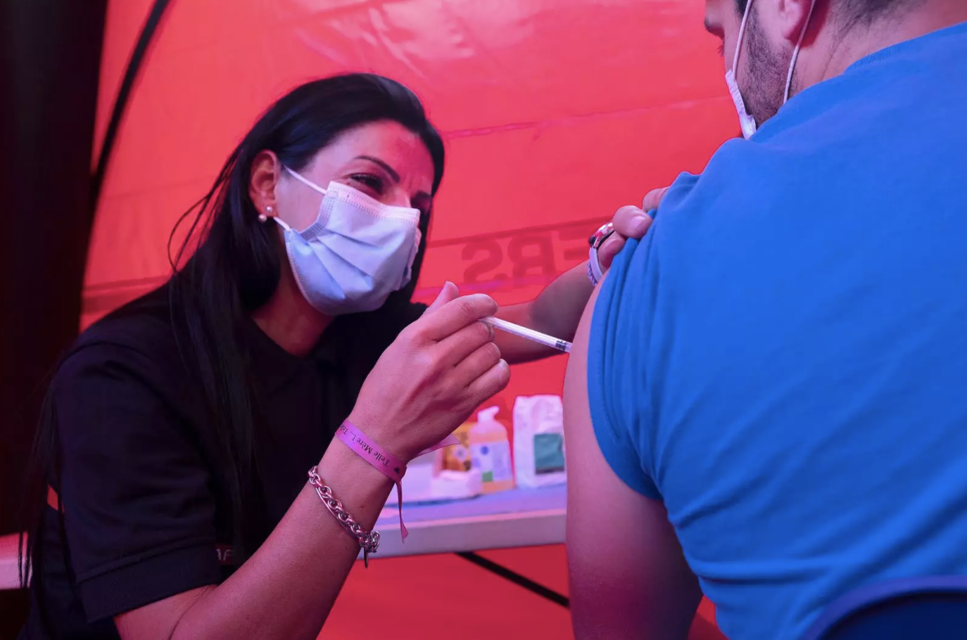 Imagen principal del artículo: La Asamblea Nacional francesa aprueba la propuesta de restricciones a la población no vacunada