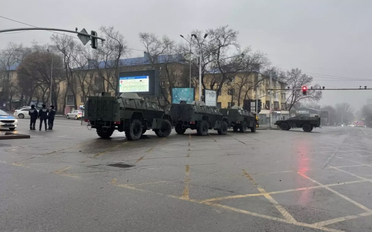 Kazajistán confirma la muerte de "decenas" de manifestantes que intentaron irrumpir en sedes públicas