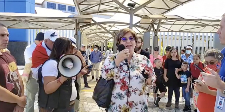 Estampida de antivacunas invadió el Hospital San Vicente de Paúl en Heredia