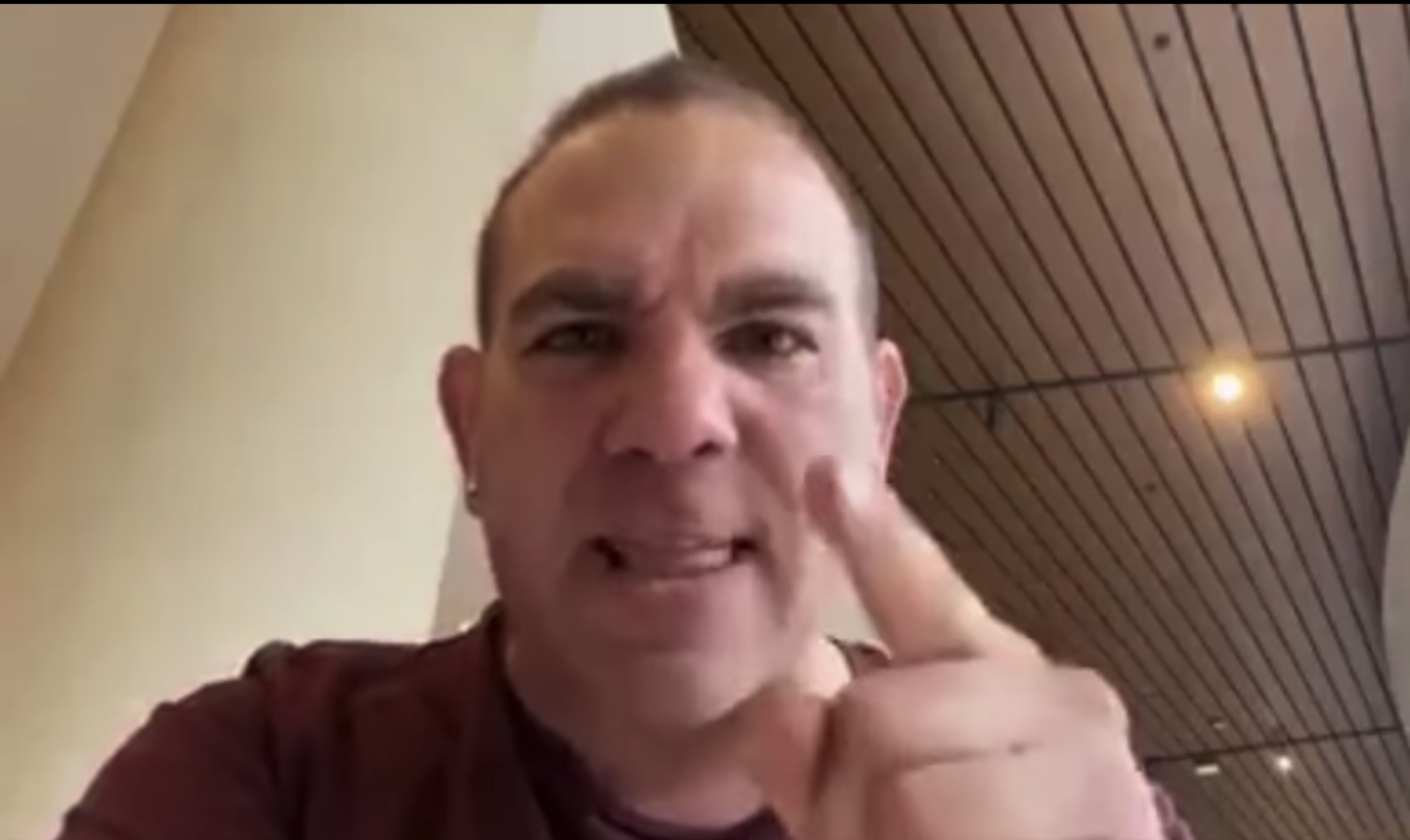 Imagen principal del artículo: Detienen a antivacunas Marco Albertazzi tras encabezar invasión a Hospital de Heredia