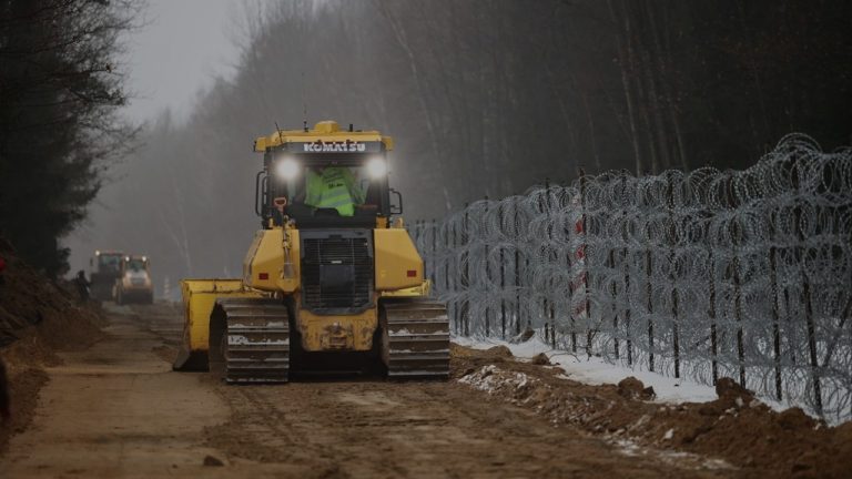 Polonia empieza a construir muro en la frontera con Bielorrusia