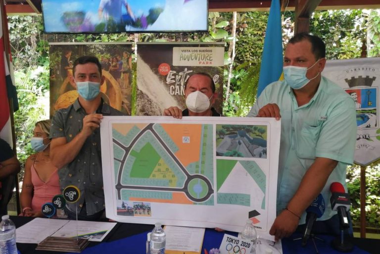 Kenneth Tencio se cansó de esperar el terreno prometido por la Municipalidad de Garabito para construir su parque de BMX freestyle