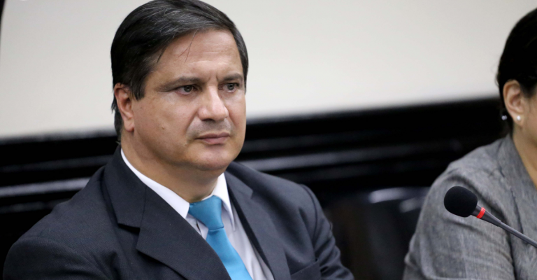 Regulador general renuncia a posibilidad de reelección