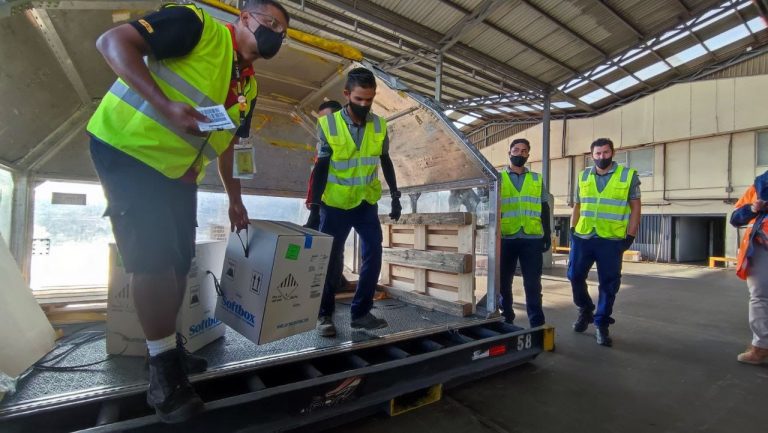 Llegaron las vacunas para niños: Pfizer entrega primer lote del 2022 con 64.380 dosis