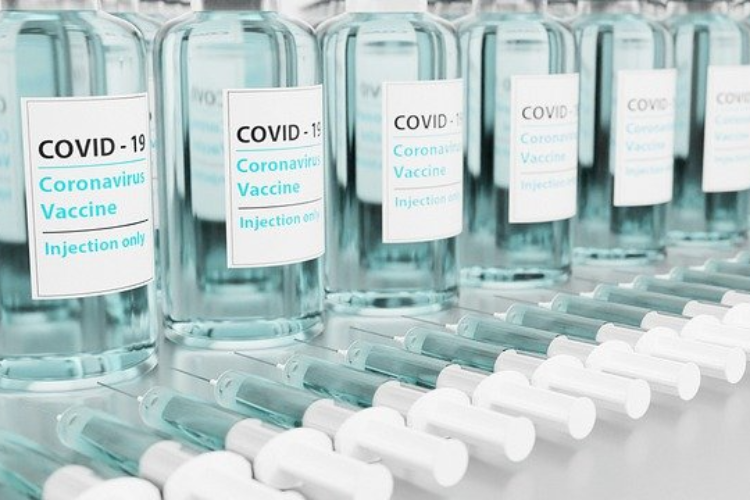 Imagen principal del artículo: Grupo de expertos de la OMS pide actualizar vacunas contra COVID-19; afirma es inviable seguir poniendo refuerzos con las originales