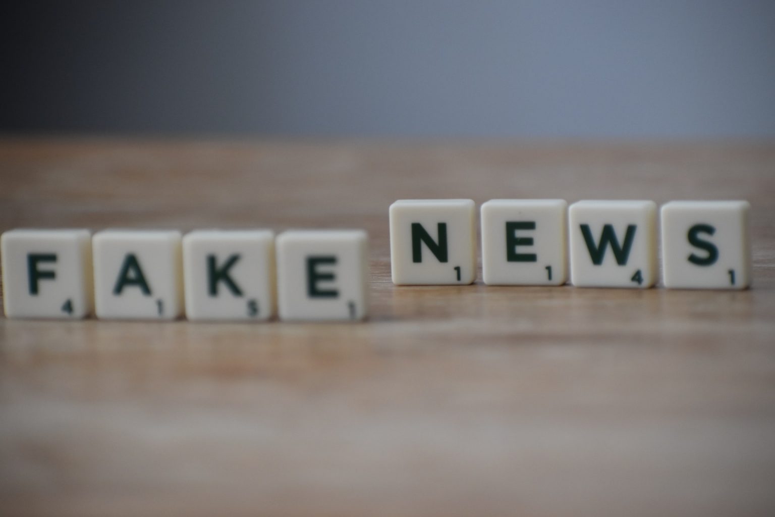 Imagen principal del artículo: La necesidad de verificar información en internet en tiempos de “fake news”