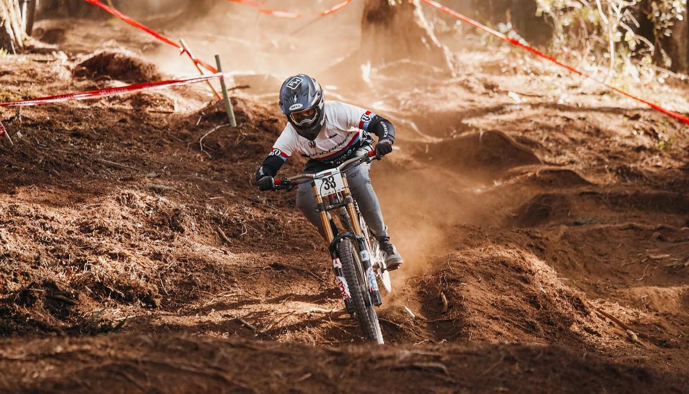 Imagen principal del artículo: Costa Rica llama la atención de América al mostrar notable capacidad organizativa en el Panamericano de Downhill