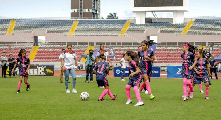 Costa Rica y Canadá firman convenio deportivo para intercambiar metodologías, implementos y becas
